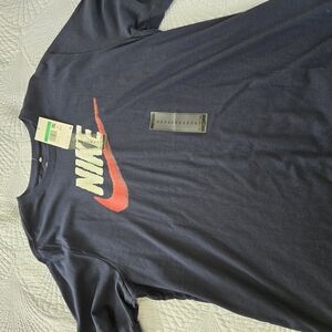 Nike Men's Navy T-Shirt
